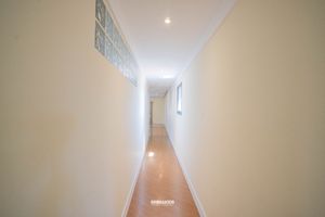 Image 17 - 922965