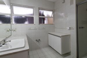 Image 12 - 922970
