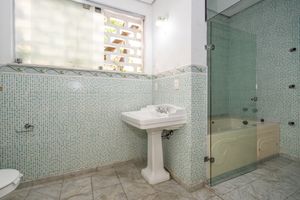 Image 19 - 922972