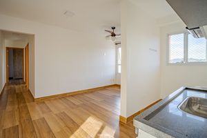 Image 4 - 922975