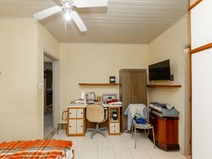 Image 9 - 922980