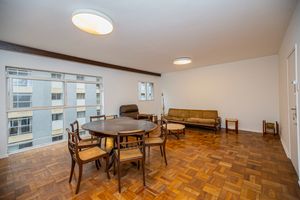 Image 1 - 922982