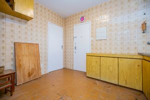 Image 19 - 922982