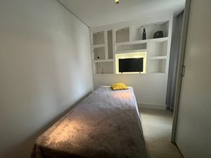 Image 19 - 922984