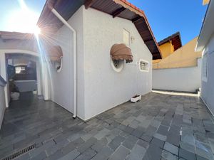 Image 19 - 922990