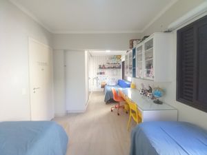 Image 18 - 922991