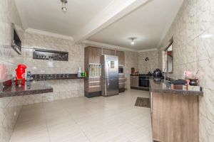 Image 13 - 922994