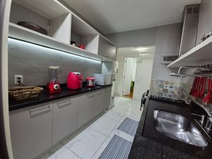 Image 29 - 922999