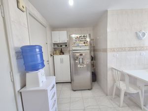 Image 15 - 923002