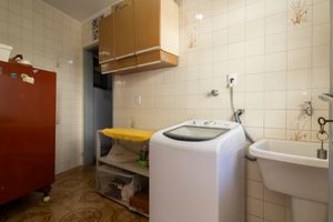 Image 33 - 923003