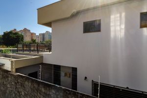 Image 25 - 923003