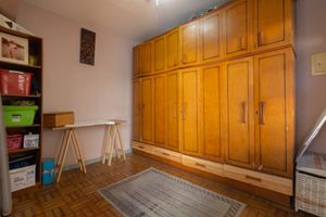 Image 31 - 923003