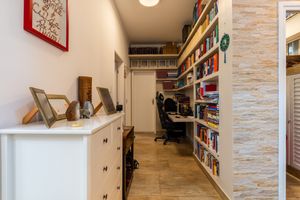 Image 4 - 923004