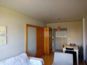 Image 4 - 923010
