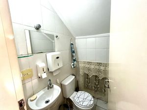 Image 4 - 923012