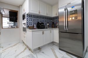 Image 19 - 923014