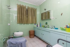Image 13 - 923026