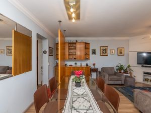 Image 8 - 923027