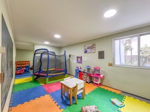 Image 34 - 923027