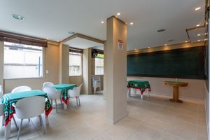 Image 33 - 923028