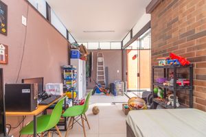 Image 33 - 923029