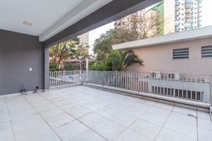 Image 18 - 923030