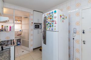 Image 24 - 923033