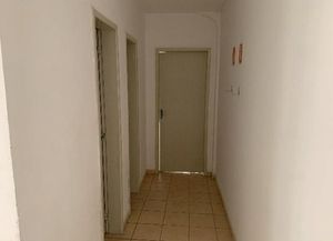 Image 10 - 923037