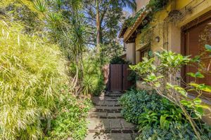 Image 9 - 923059