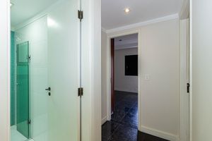 Image 19 - 923111