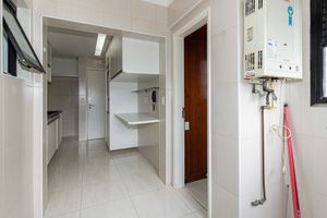 Image 24 - 923111