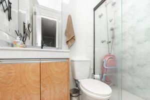 Image 19 - 923115