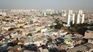 Image 15 - 923179