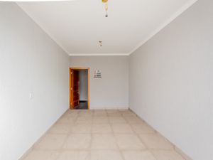 Image 4 - 923196