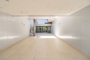 Image 31 - 923227