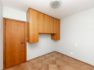 Image 30 - 923257