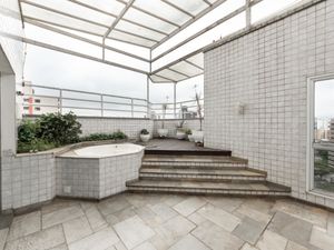 Image 18 - 923257