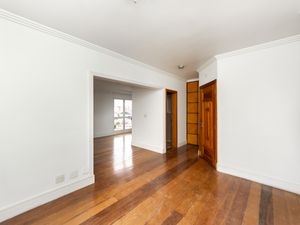 Image 35 - 923257