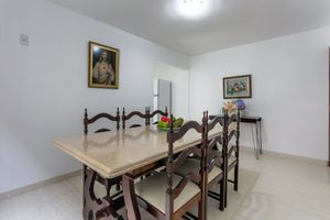 Image 10 - 923275