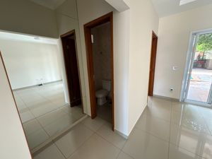 Image 6 - 923297