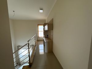 Image 27 - 923297