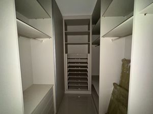 Image 33 - 923297