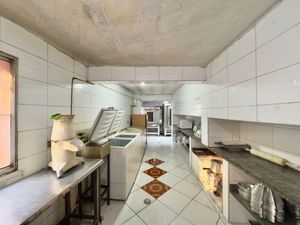 Image 19 - 923298
