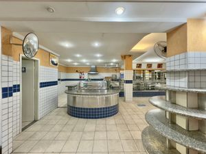 Image 7 - 923298