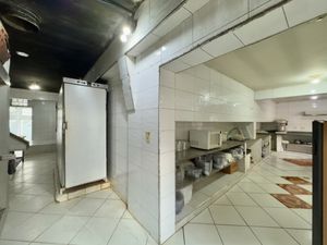 Image 21 - 923298