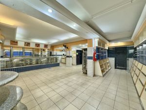 Image 11 - 923298