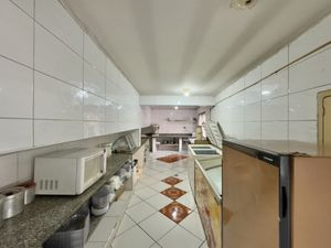 Image 18 - 923298