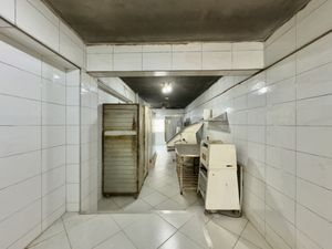 Image 17 - 923298