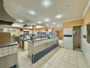 Image 4 - 923298