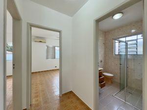 Image 35 - 923298
